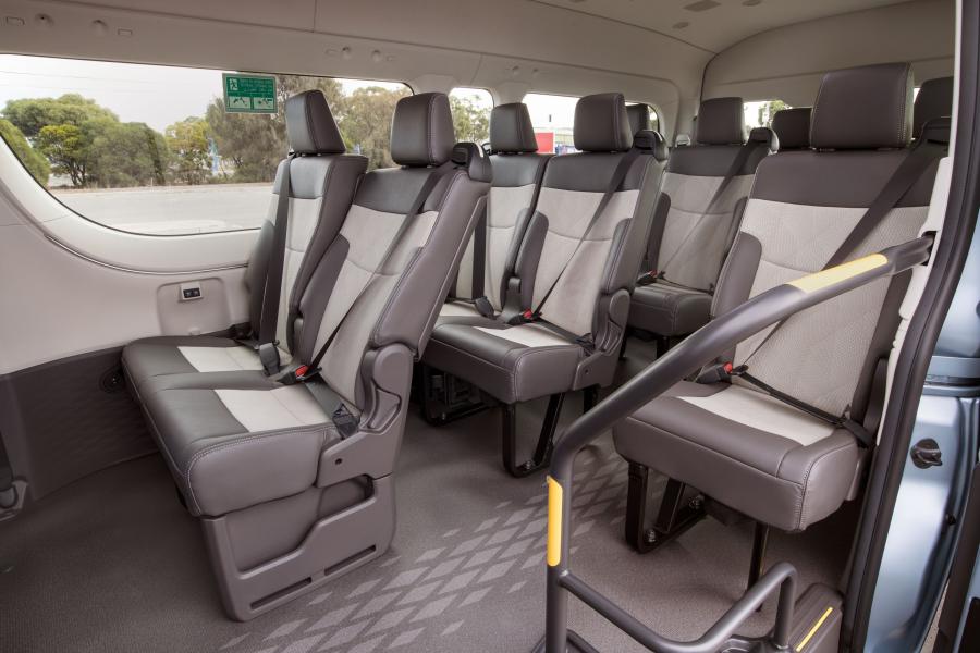 Интерьер Toyota Hiace Commuter GL 2019 года  (AU) (фото 5 из 7)